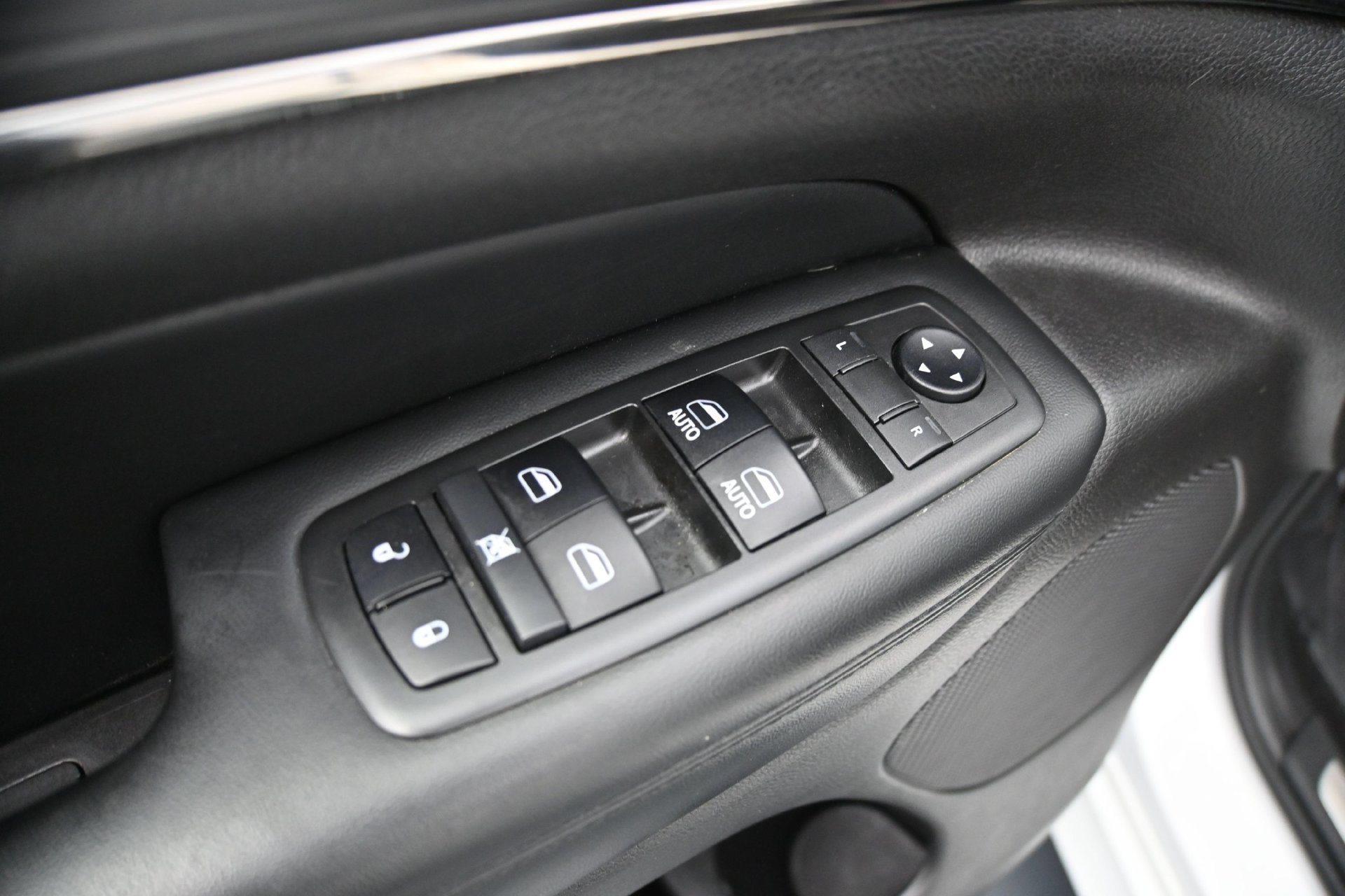 Used 2019 Jeep Grand Cherokee Limited X AWD/4WD image 18