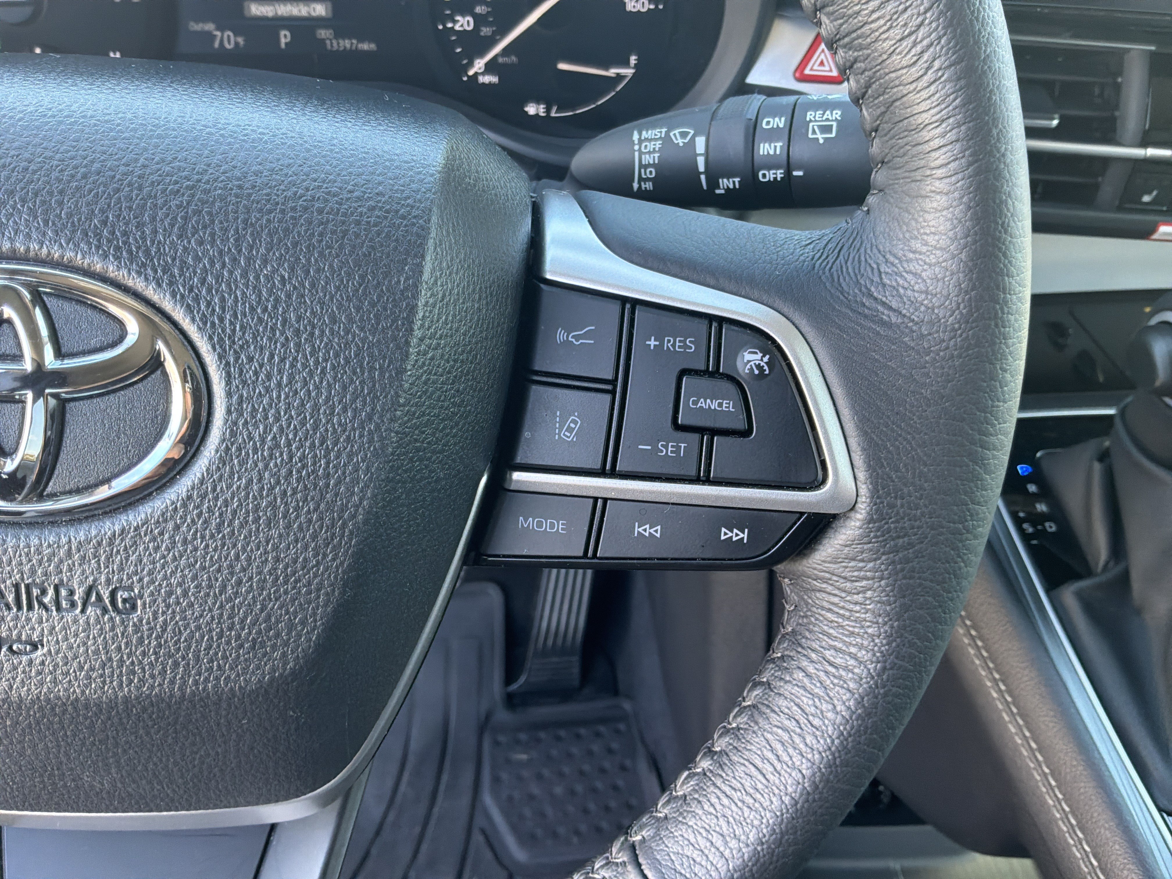 Used 2026 Toyota Sienna XLE FWD image 20