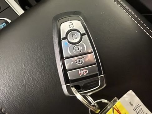Used 2022 Ford Explorer XLT AWD/4WD image 21