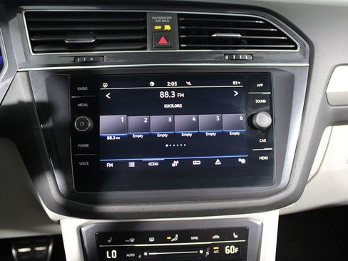 Used 2022 Volkswagen Tiguan SE R-Line image 16