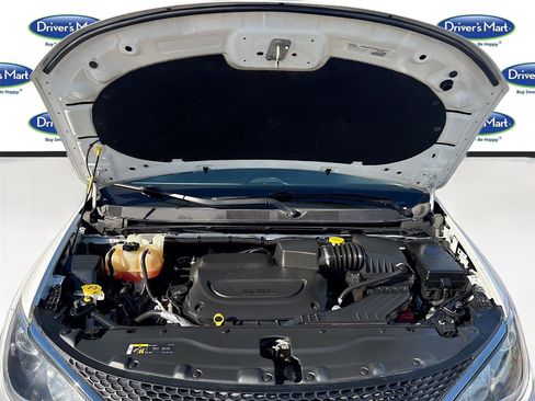 Used 2019 Chrysler Pacifica Touring-L image 36