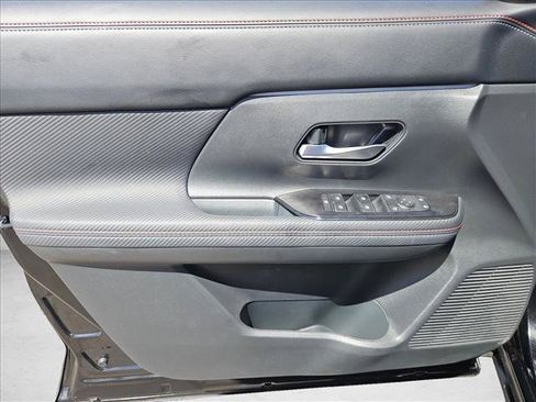Used 2025 Nissan Kicks SR FWD image 16