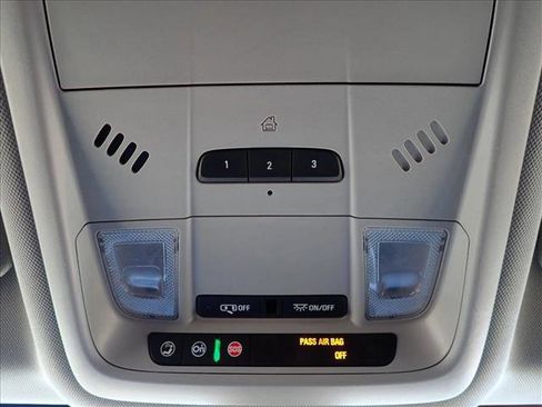 Used 2019 Chevrolet Equinox LT w/ Driver Convenience Package image 24