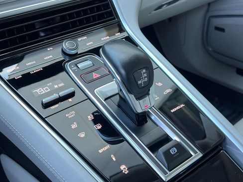 Used 2023 Porsche Panamera 4 Platinum Edition AWD/4WD image 17