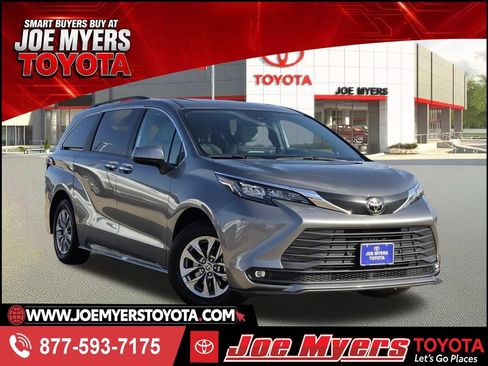 Used 2026 Toyota Sienna XLE FWD image 1