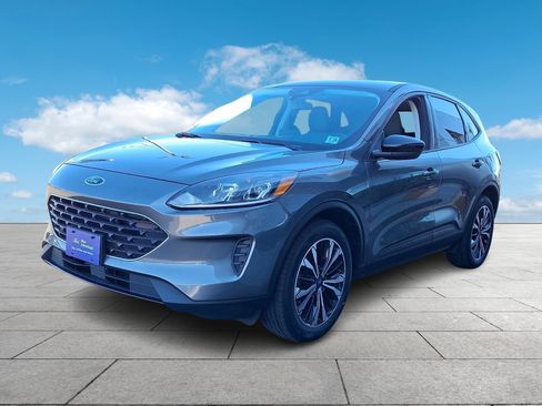 Certified 2022 Ford Escape SE w/ SE Sport Appearance Package image 3