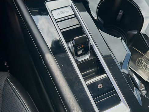 Used 2024 Volkswagen Atlas SE w/ Panoramic Sunroof Package FWD image 13