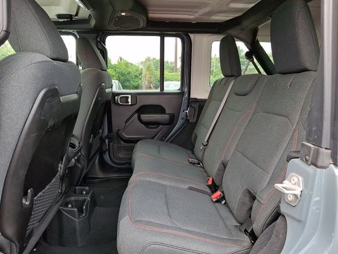 Used 2025 Jeep Wrangler Unlimited Rubicon AWD/4WD image 10
