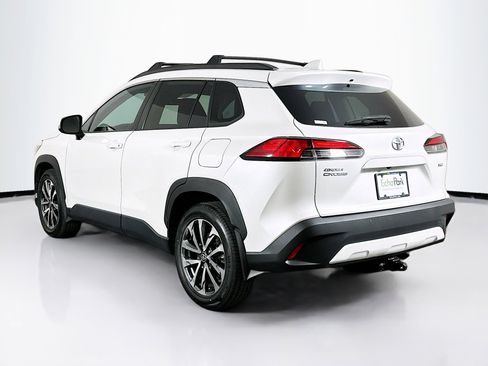 Used 2023 Toyota Corolla Cross XLE w/ Convenience Package image 5