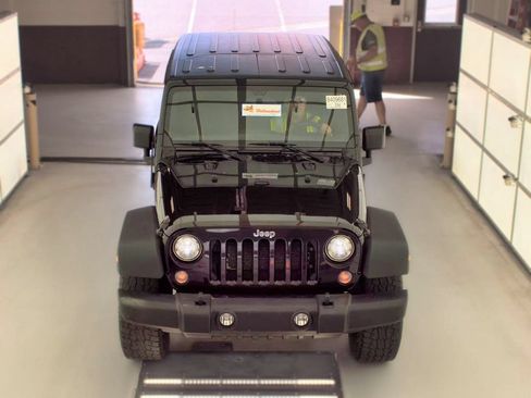 Used 2018 Jeep Wrangler Unlimited Sport w/ Connectivity Group AWD/4WD image 4