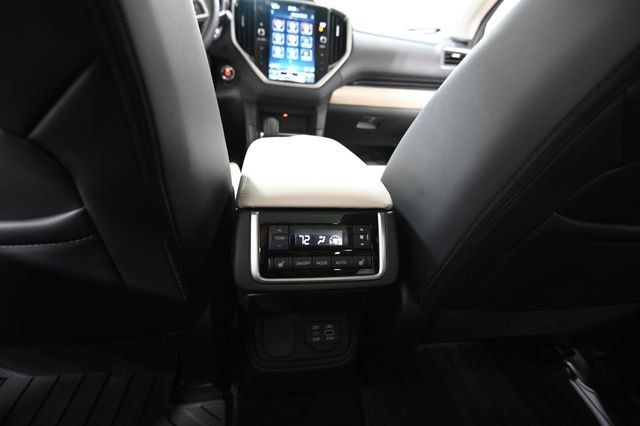 Used 2025 Subaru Ascent Limited AWD/4WD image 33