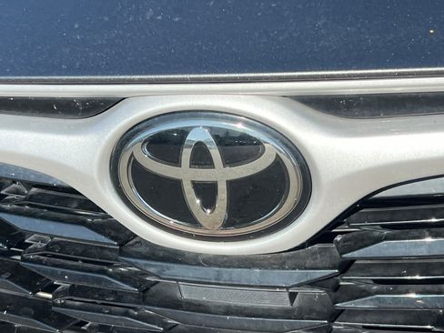 Used 2021 Toyota Highlander XLE AWD/4WD image 13