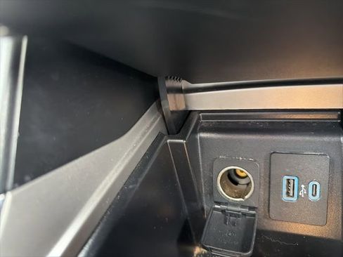 Used 2021 Ford Explorer XLT w/ Equipment Group 202A image 35