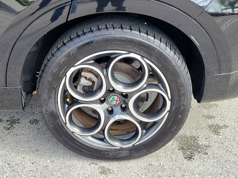 Used 2024 Alfa Romeo Tonale Ti w/ Premium Interior Package image 28