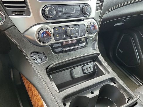 Used 2017 Chevrolet Suburban Premier RWD image 18