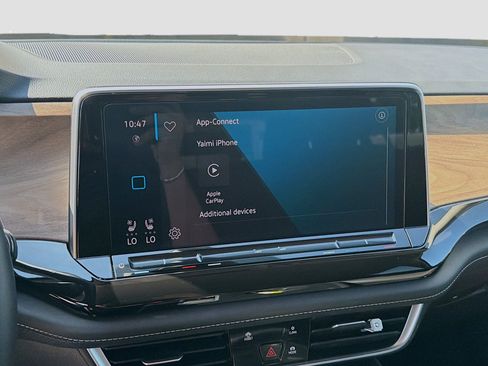 Certified 2025 Volkswagen Atlas SE FWD image 12