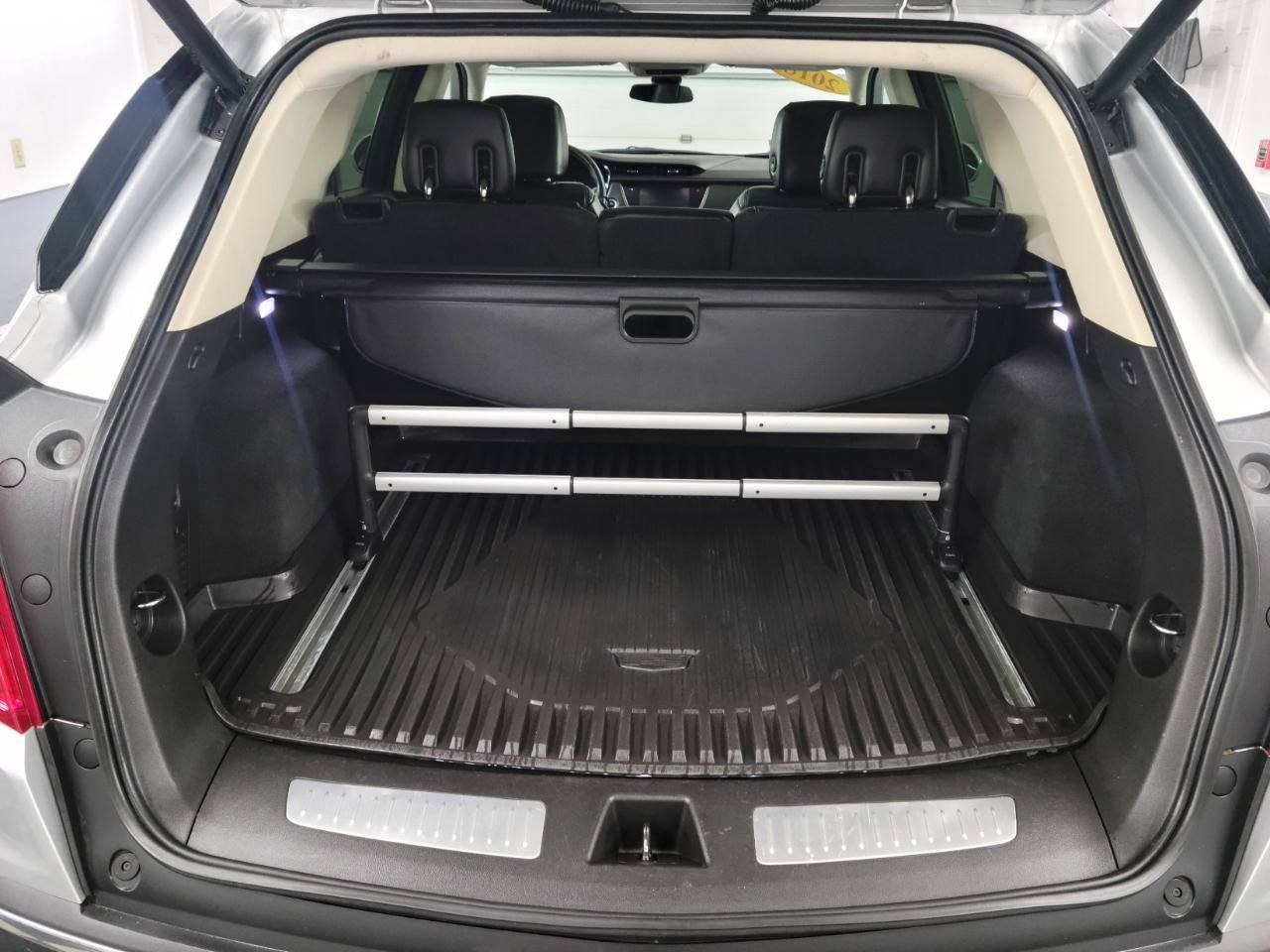 Used 2018 Cadillac XT5 Luxury w/ Driver Awareness Package AWD/4WD image 28
