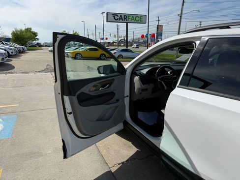 Used 2018 GMC Terrain SLE w/ Driver Convenience Package AWD/4WD image 19