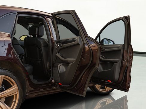 Used 2023 Porsche Macan GTS w/ Sport Chrono Package image 57