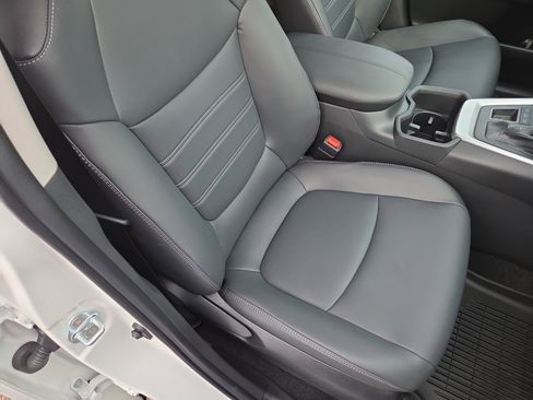 Used 2023 Toyota RAV4 XLE Premium image 16