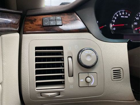 Used 2009 Cadillac DTS 1SB w/ Sun And Sound Package image 23