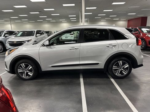 Used 2020 Kia Niro EX Premium image 4