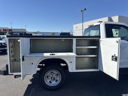 Used 2022 Ford F250 XL w/ Power Equipment Group AWD/4WD image 4