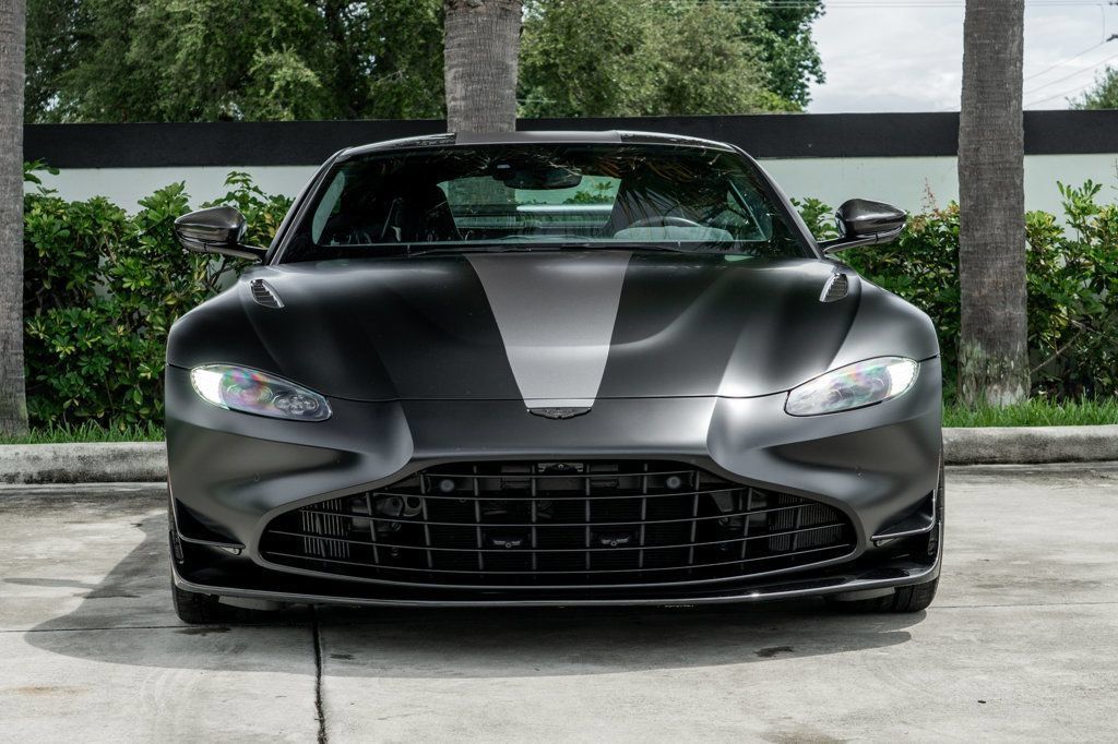 Used 2023 Aston Martin V8 Vantage Coupe RWD image 12