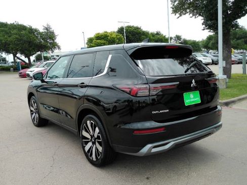 Used 2025 Mitsubishi Outlander SE FWD image 11