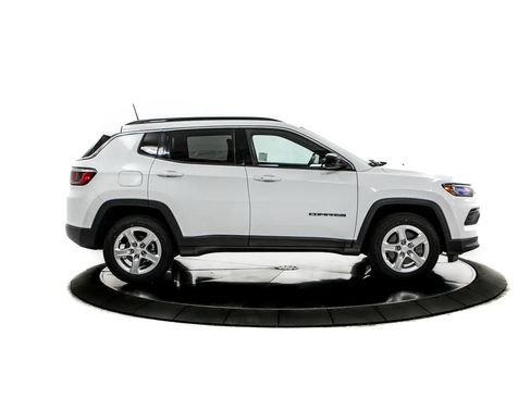 Used 2023 Jeep Compass Latitude AWD/4WD image 8