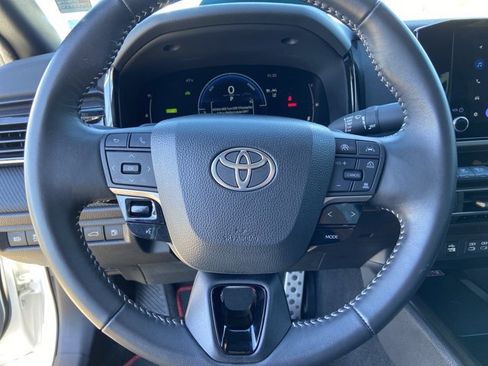 Used 2025 Toyota Camry SE image 34
