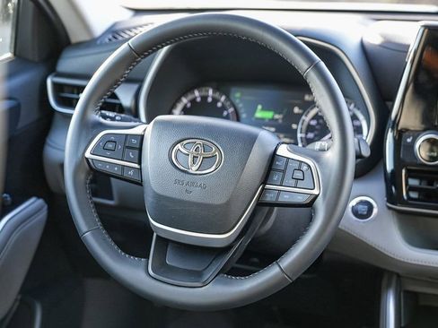 Used 2022 Toyota Highlander XLE image 17