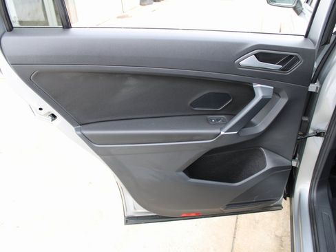 Certified 2020 Volkswagen Tiguan SE w/ Panoramic Sunroof Package image 23