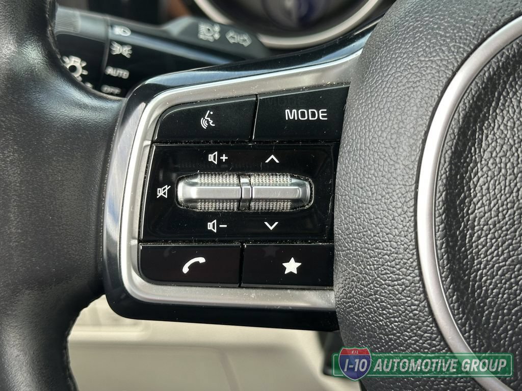 Used 2022 Kia Carnival EX FWD image 23