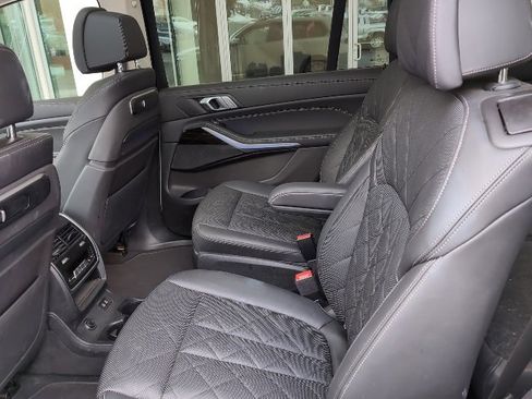 Used 2023 BMW X7 xDrive40i image 21