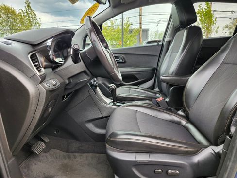 Used 2020 Chevrolet Trax LT w/ LT Convenience Package AWD/4WD image 18