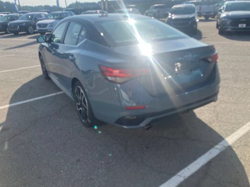 Used 2025 Nissan Sentra SR FWD image 3