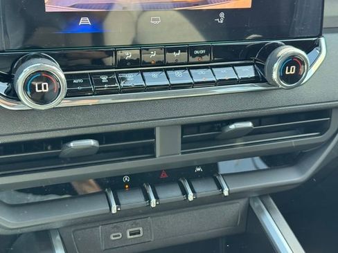 New 2026 Chevrolet Colorado Trail Boss w/ Midnight Edition AWD/4WD image 17