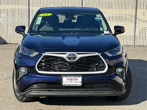Used 2023 Toyota Highlander LE image 2