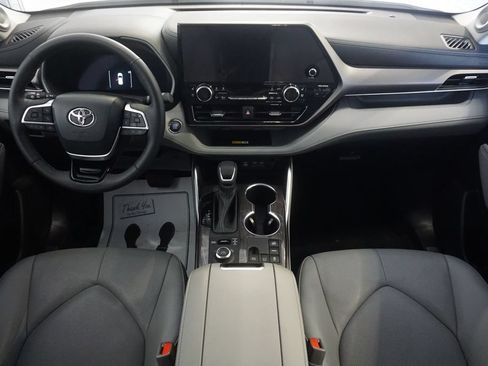Used 2023 Toyota Highlander Limited AWD/4WD image 30
