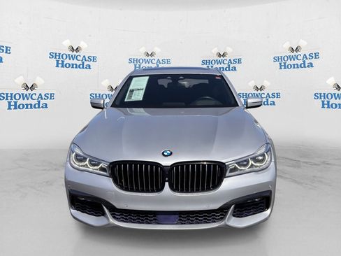 Used 2017 BMW 750i RWD image 6