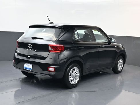 Used 2026 Hyundai Venue SE FWD image 4