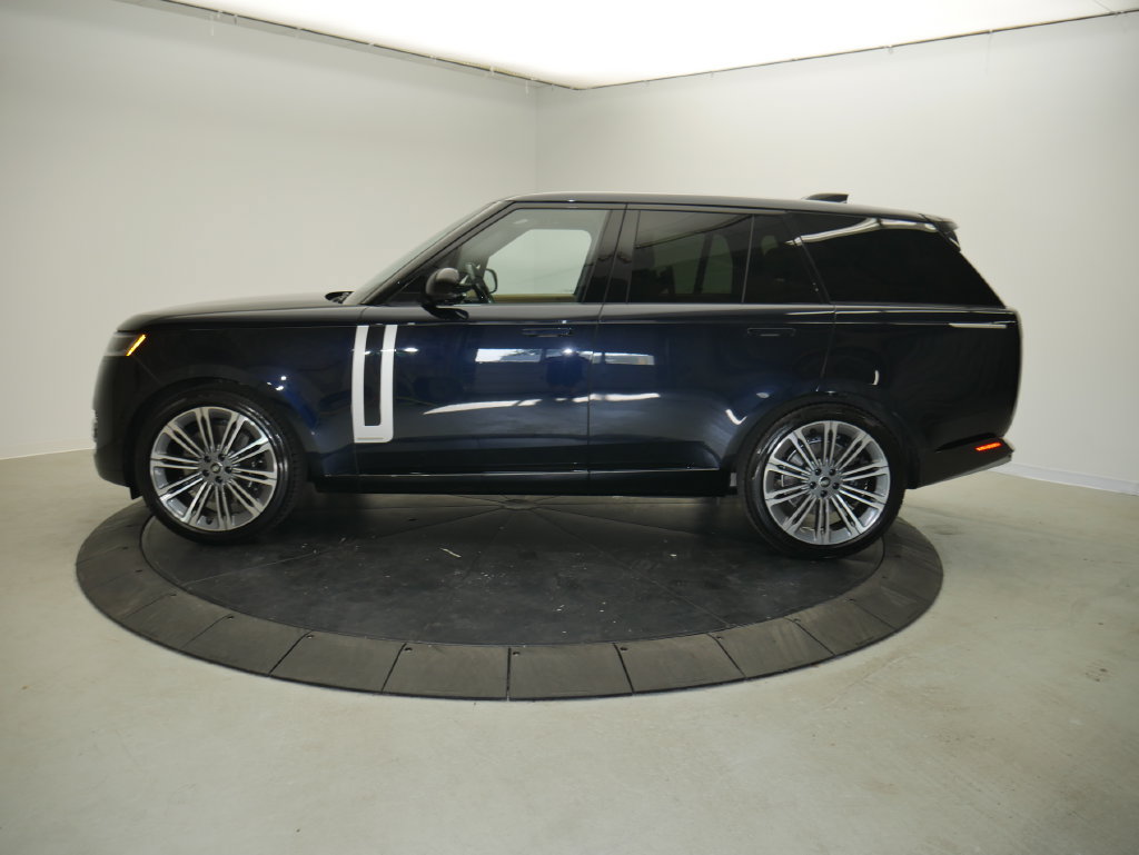 Certified 2025 Land Rover Range Rover Autobiography AWD/4WD image 2