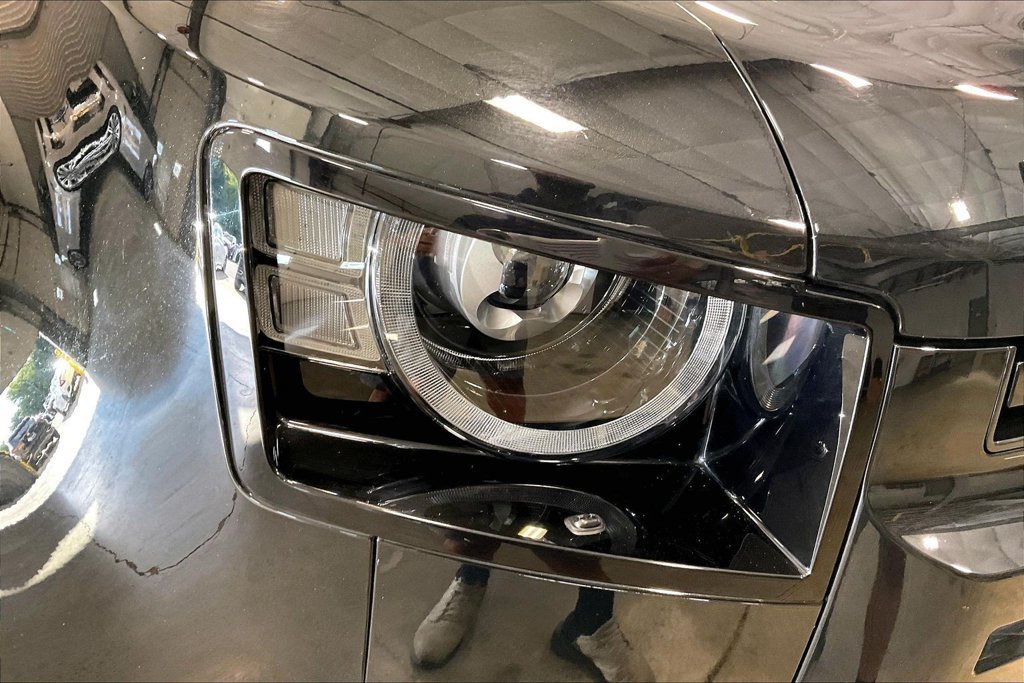 Certified 2025 Land Rover Defender 110 V8 AWD/4WD image 33