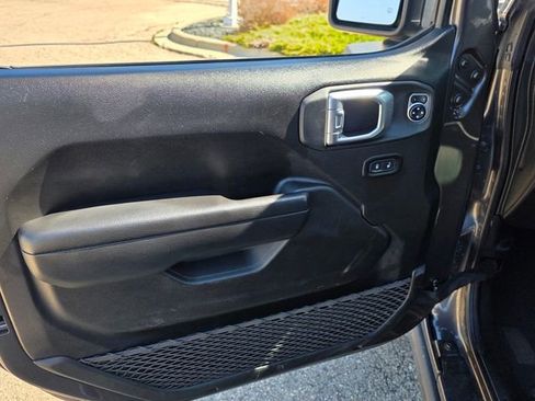 Used 2025 Jeep Wrangler Unlimited Rubicon AWD/4WD image 10