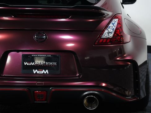 Used 2018 Nissan 370Z NISMO RWD image 16