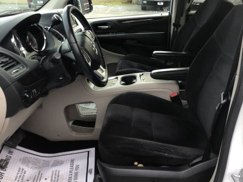 Used 2014 Dodge Grand Caravan SXT w/ UConnect Hands-Free Group FWD image 10
