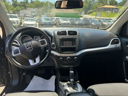 Used 2019 Dodge Journey SE w/ Connectivity Group FWD image 13