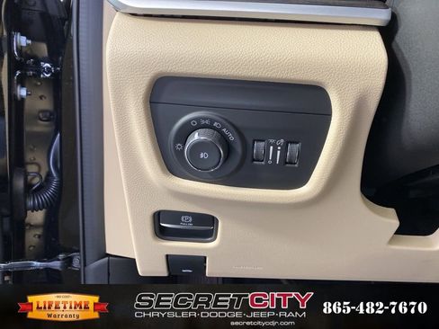 New 2025 Jeep Grand Cherokee L Limited w/ Trailer Tow Package image 14