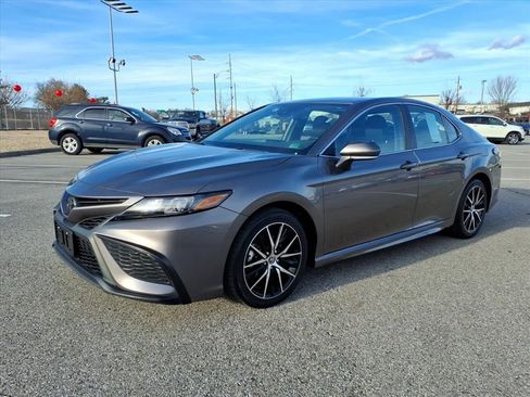 Certified 2024 Toyota Camry SE image 9